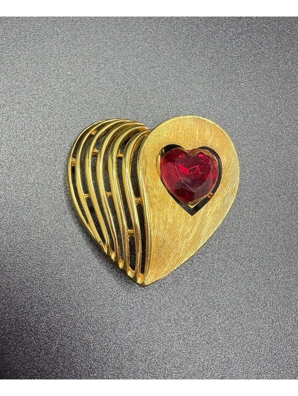 Vintage JJ Gold Heart Brooch